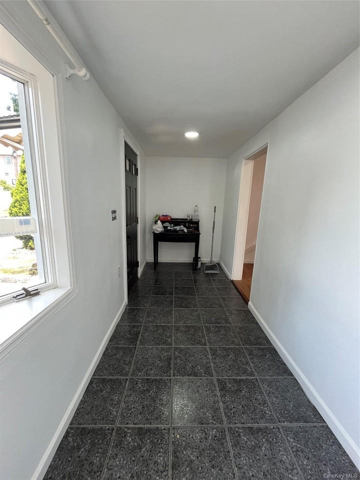 6 Alexander Pl - Photo 3 of 15