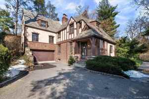 featured image of 12 Hampton Rd