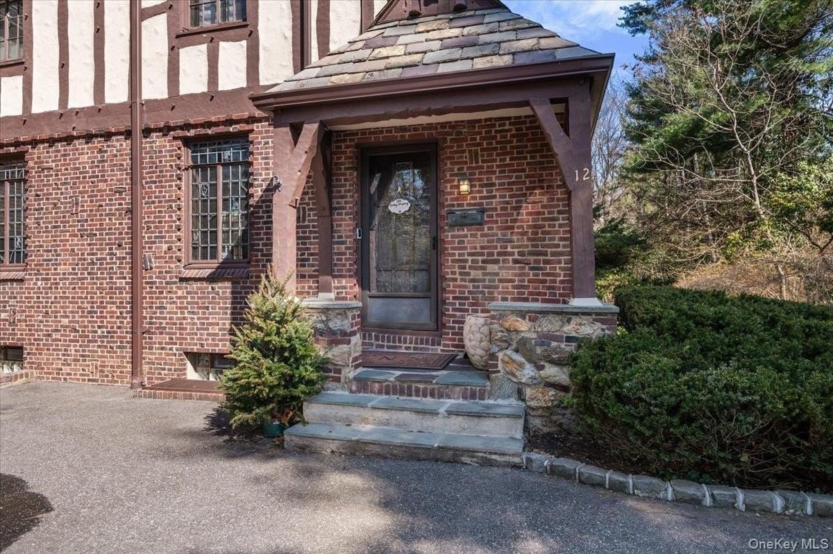 12 Hampton Rd - Photo 2 of 36
