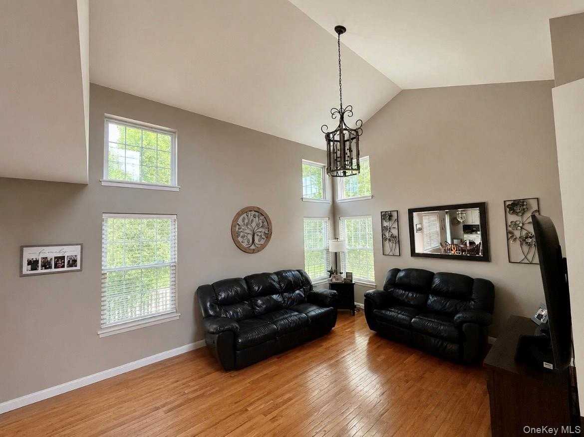 24 Waterford Cir - Photo 2 of 13