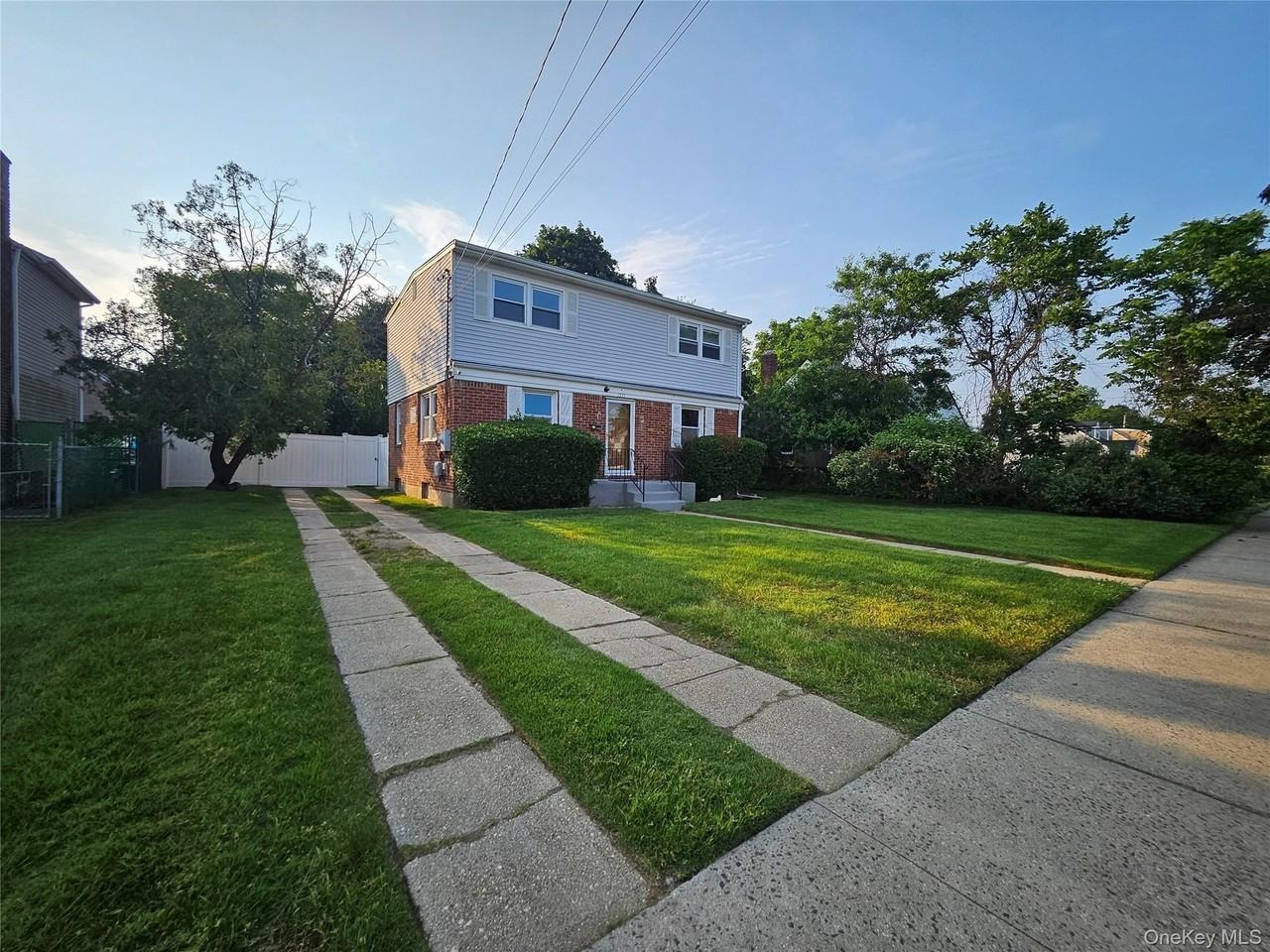 1571 Powers Ave - Photo 2 of 19