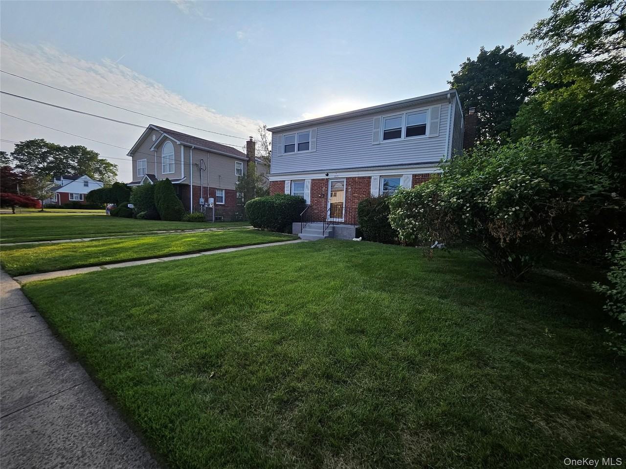 1571 Powers Ave - Photo 3 of 19