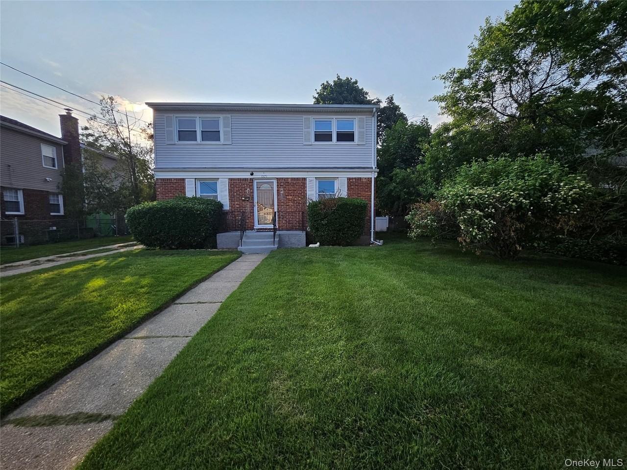 1571 Powers Ave - Photo 4 of 19