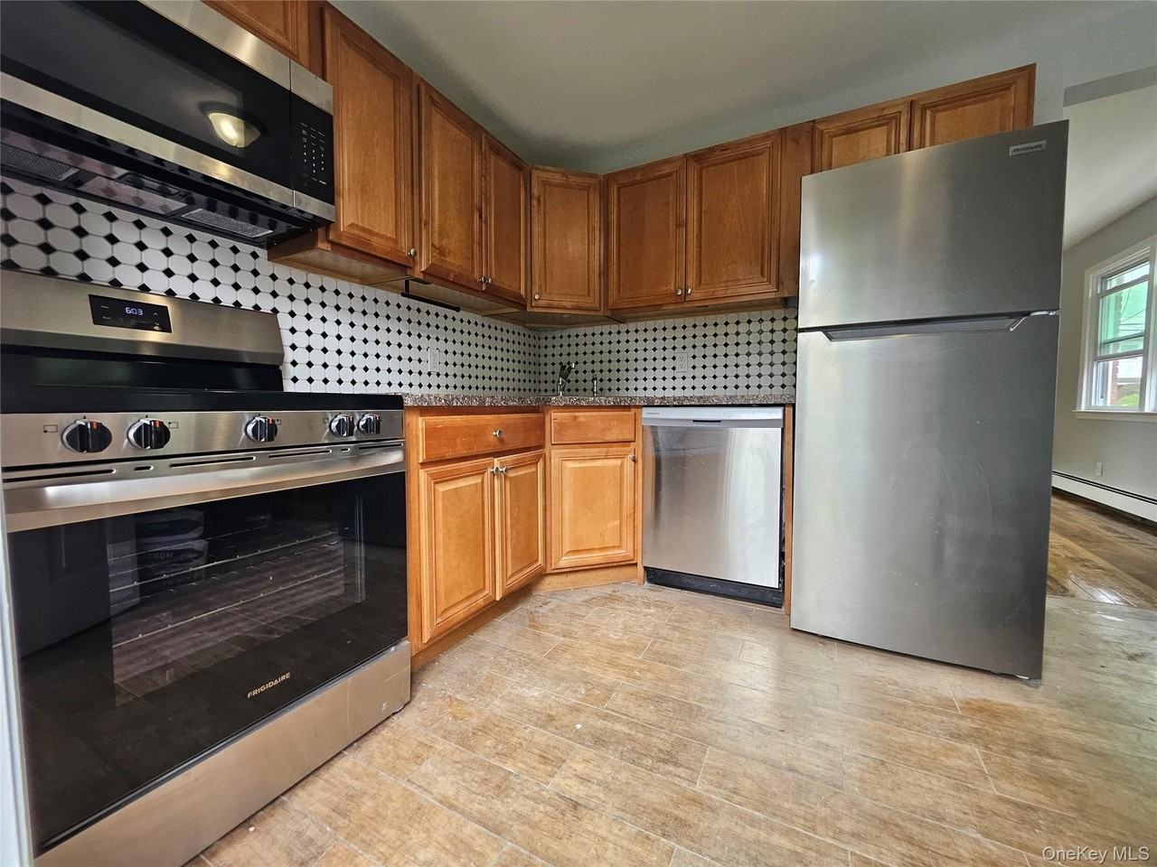 1571 Powers Ave - Photo 6 of 19
