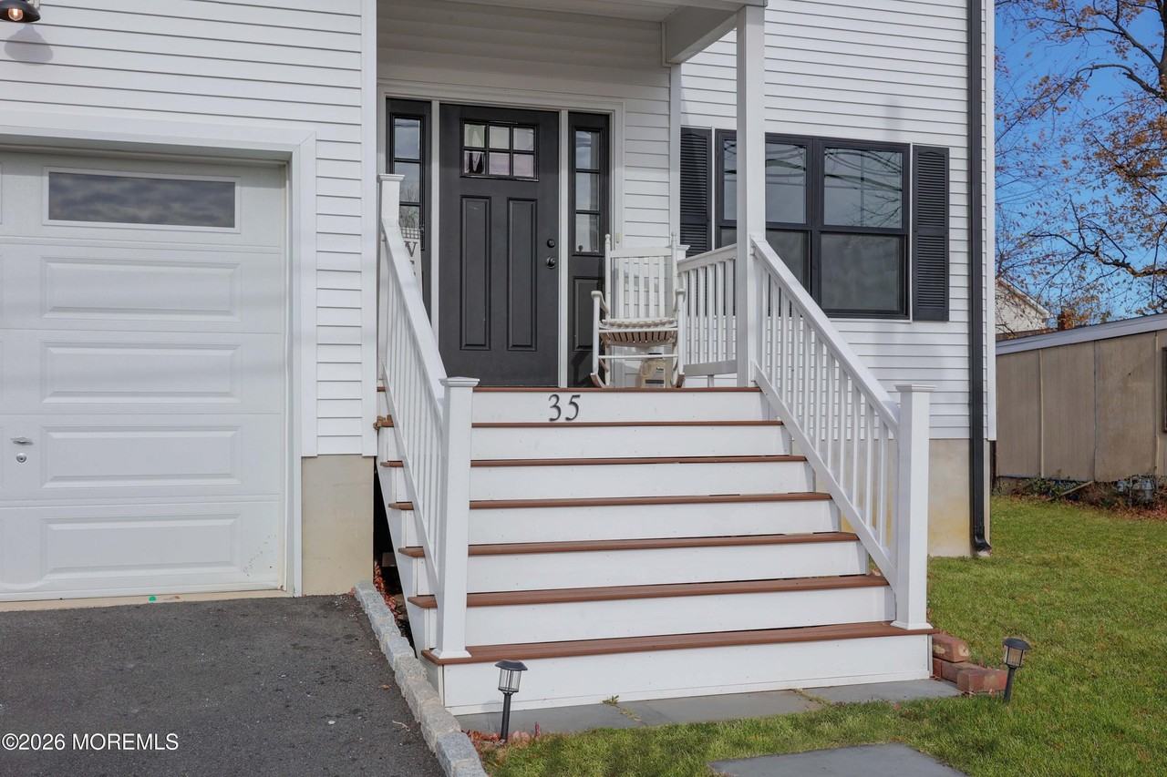35 Alberta Ave - Photo 4 of 25