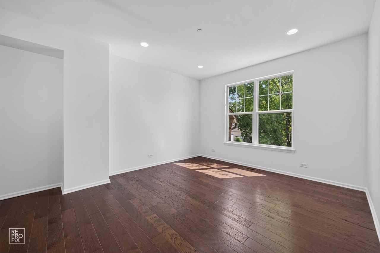 220 Laurel Ave - Photo 5 of 22