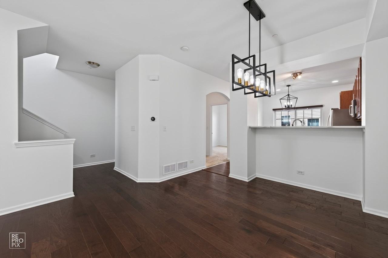 220 Laurel Ave - Photo 6 of 22