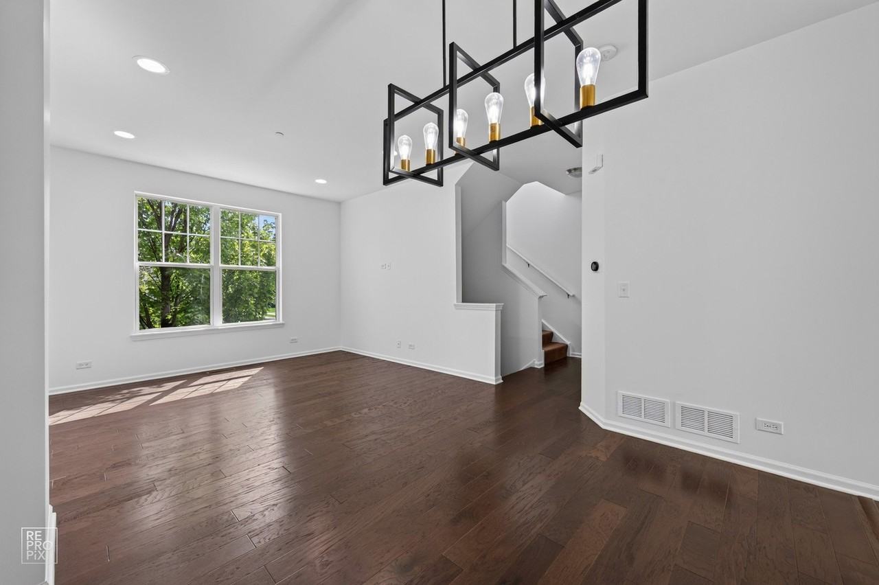 220 Laurel Ave - Photo 7 of 22