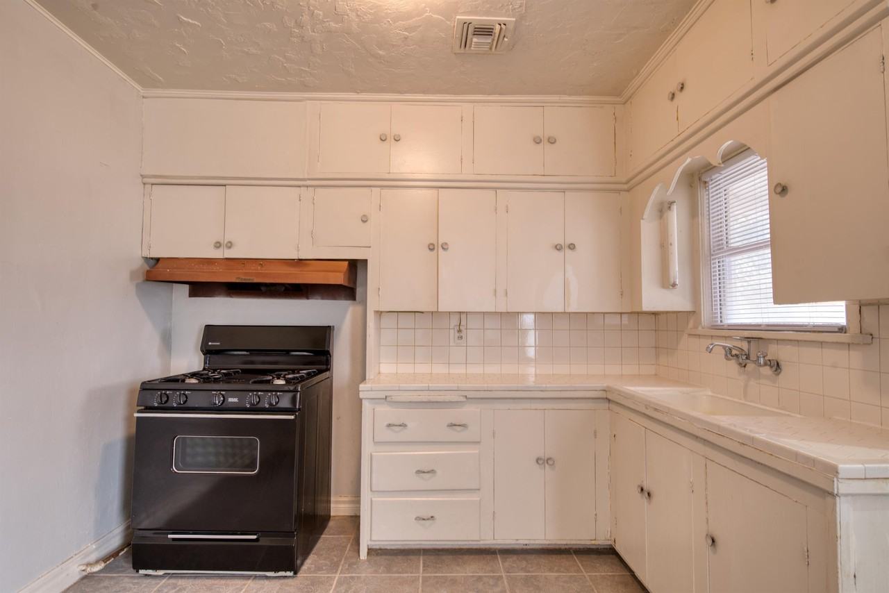 1132 N Saint Clair Ave #1 - Photo 2 of 18