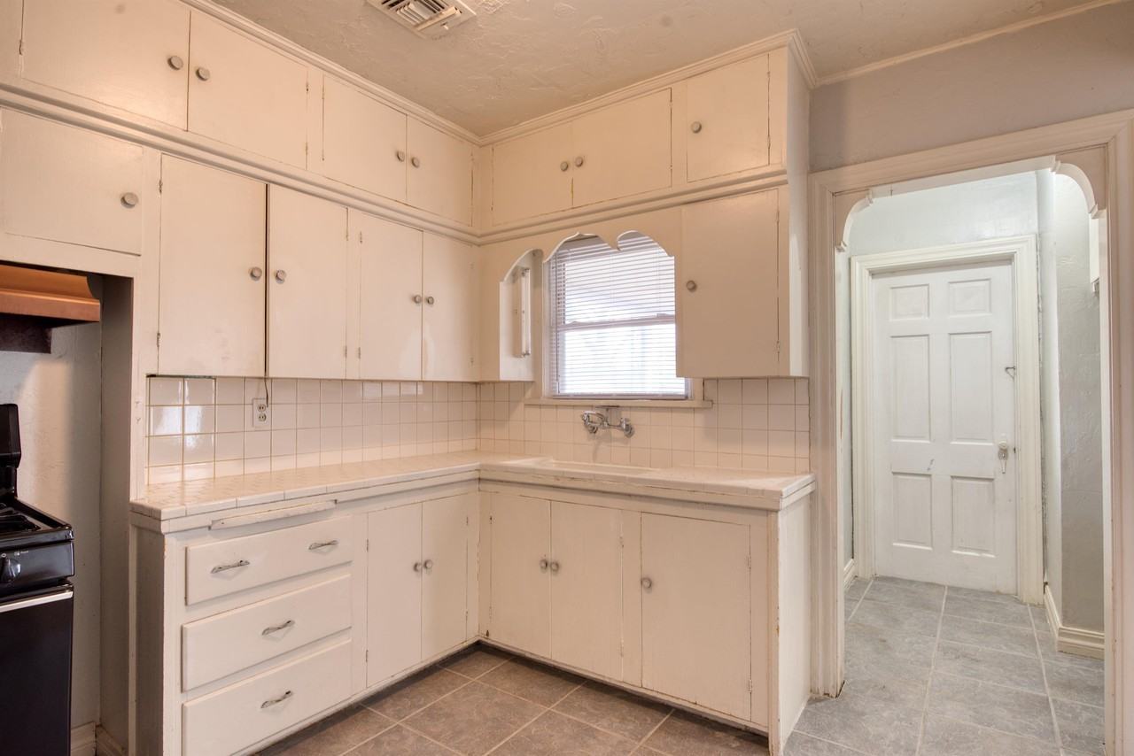 1132 N Saint Clair Ave #1 - Photo 3 of 18