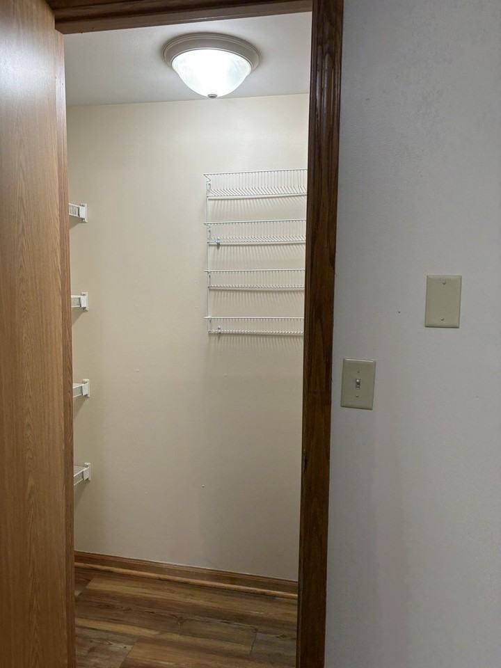 655 Hill St - Photo 4 of 20