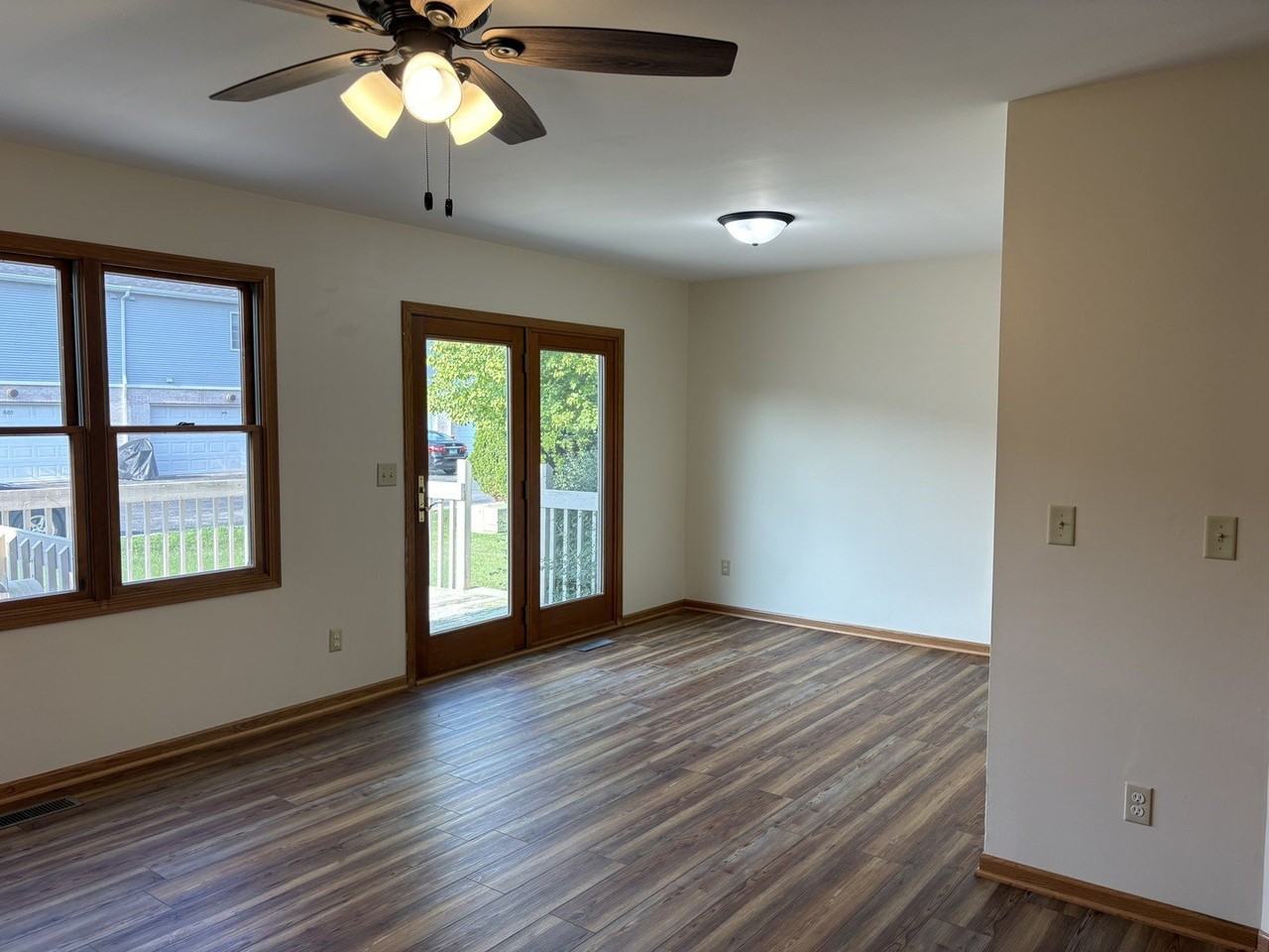655 Hill St - Photo 5 of 20