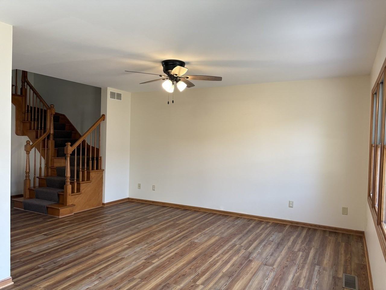 655 Hill St - Photo 6 of 20