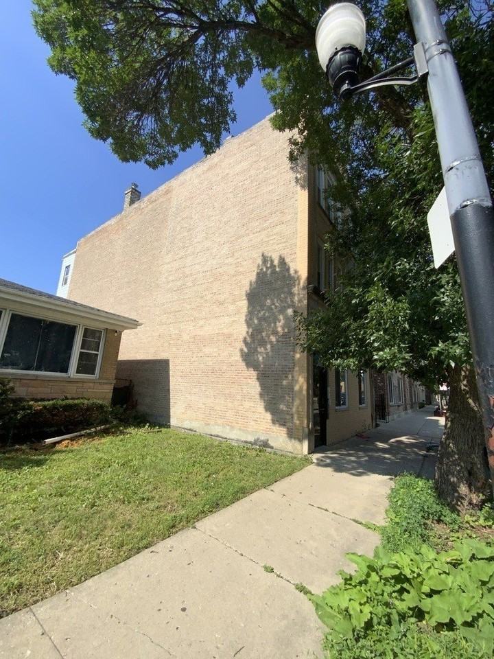 5511 W Diversey Ave #3 - Photo 3 of 18