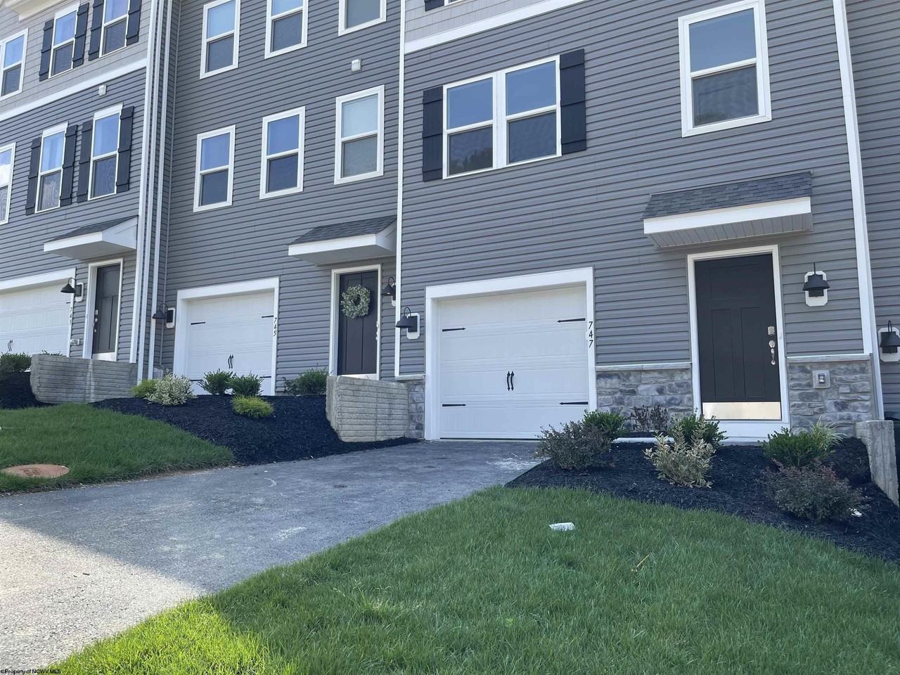 747 Hardman Dr - Photo 2 of 39