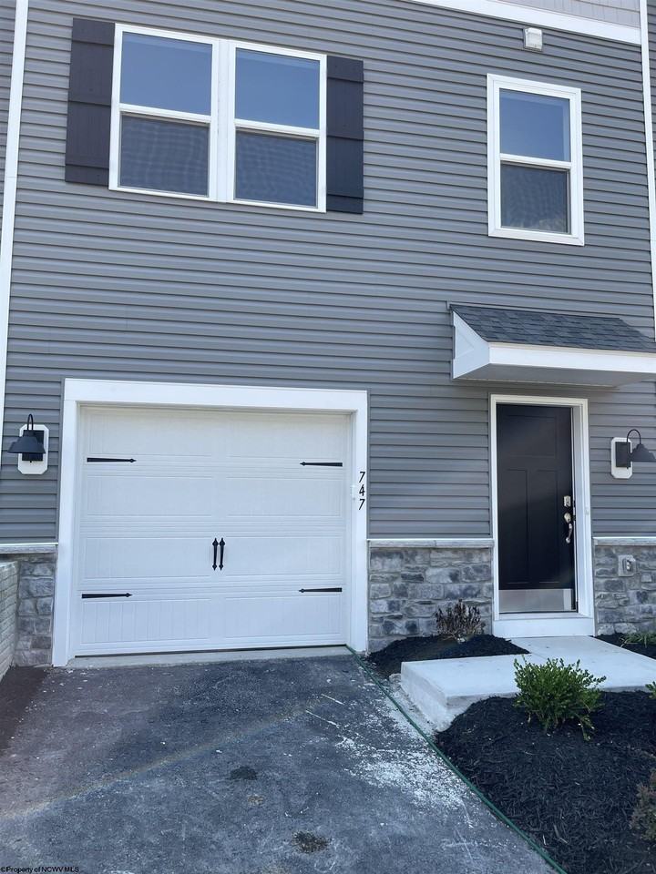 747 Hardman Dr - Photo 4 of 39