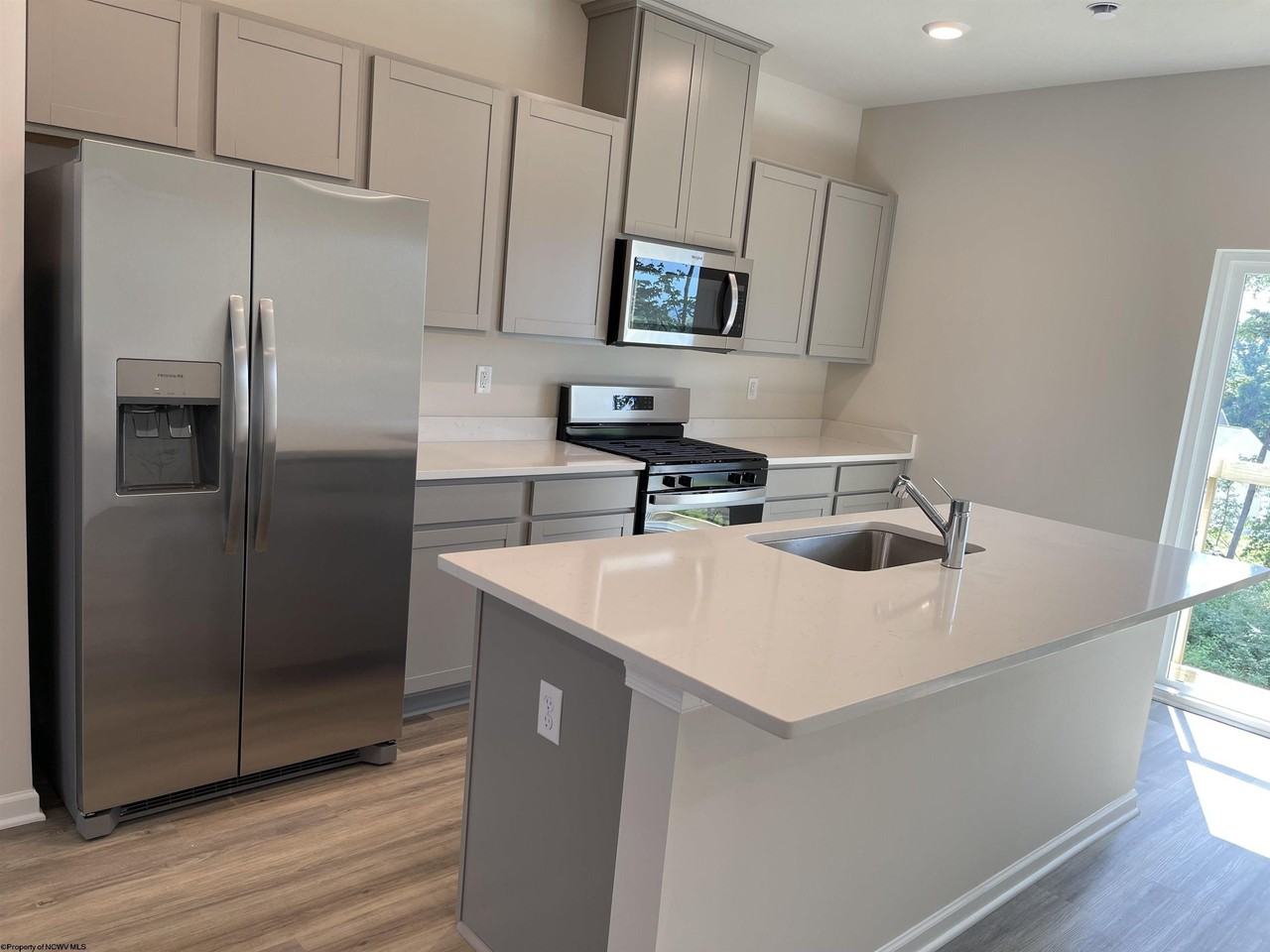 747 Hardman Dr - Photo 6 of 39