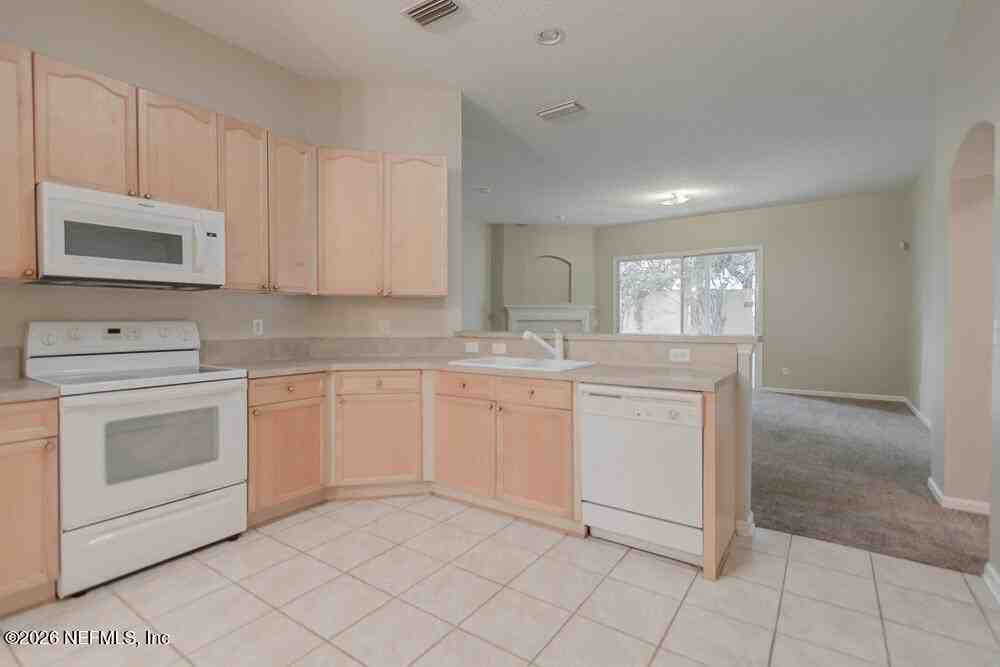 684 Sid Dr - Photo 3 of 43