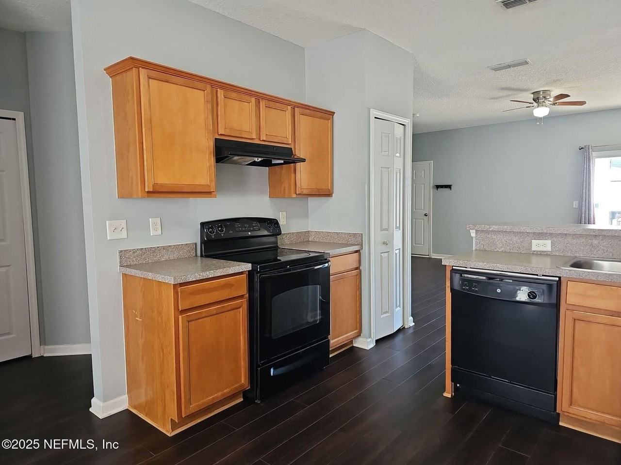 730 Wishing Way - Photo 3 of 16