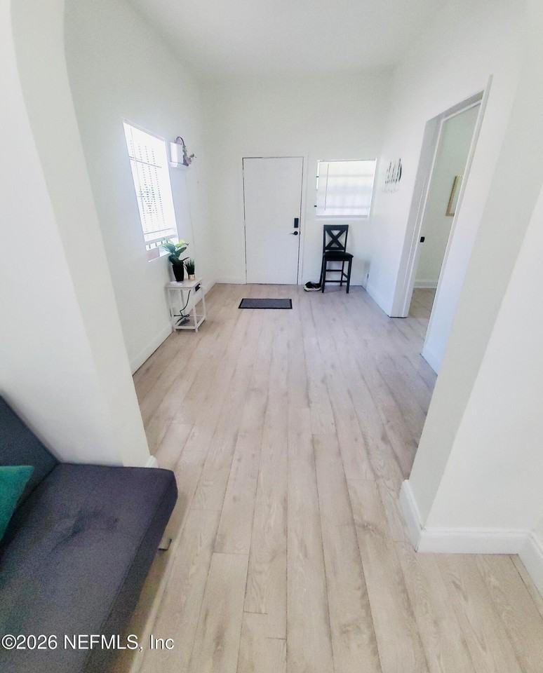 1538 Pasco St - Photo 5 of 14