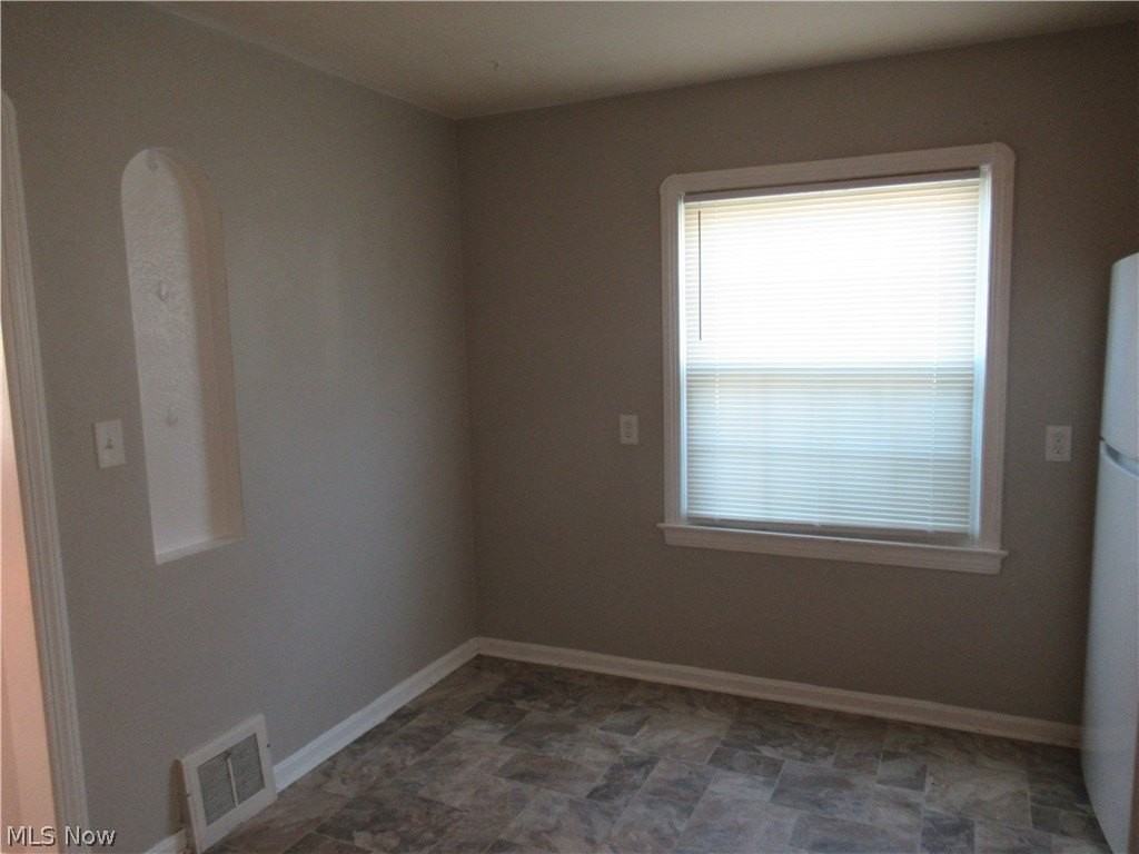 5203 Maplecrest Ave - Photo 7 of 27