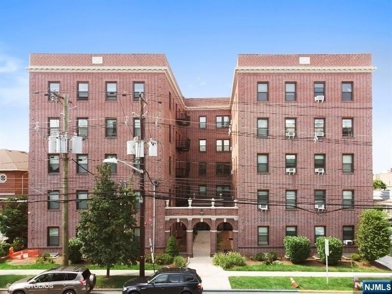 855 Broad Ave #B2