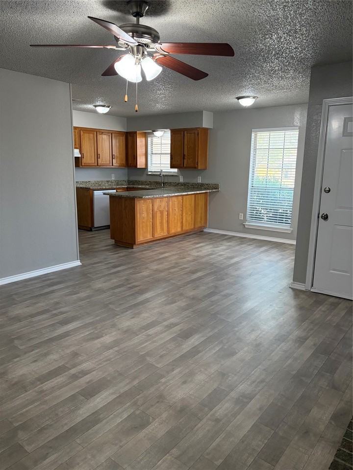 1225 Fairhaven Dr - Photo 6 of 18