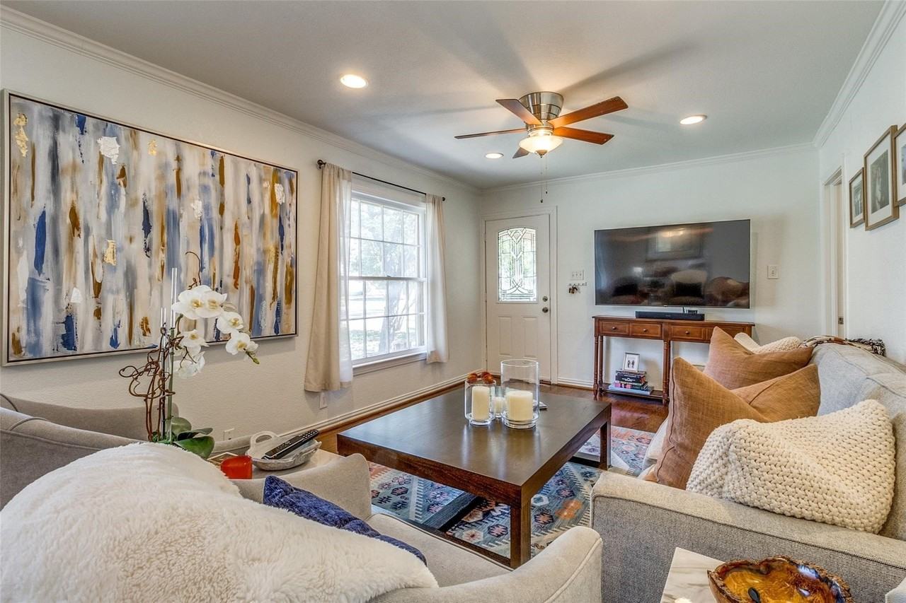 3732 Seguin Dr - Photo 2 of 21