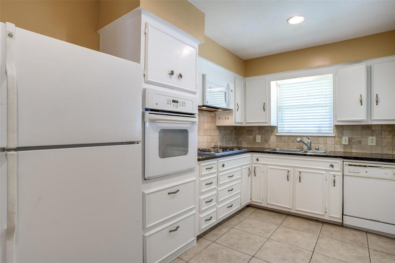 3724 Almazan Dr - Photo 5 of 12