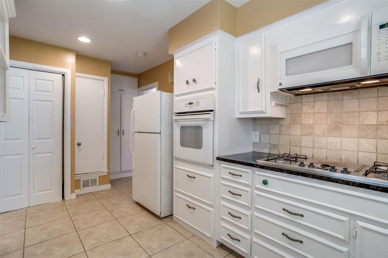 3724 Almazan Dr - Photo 6 of 12