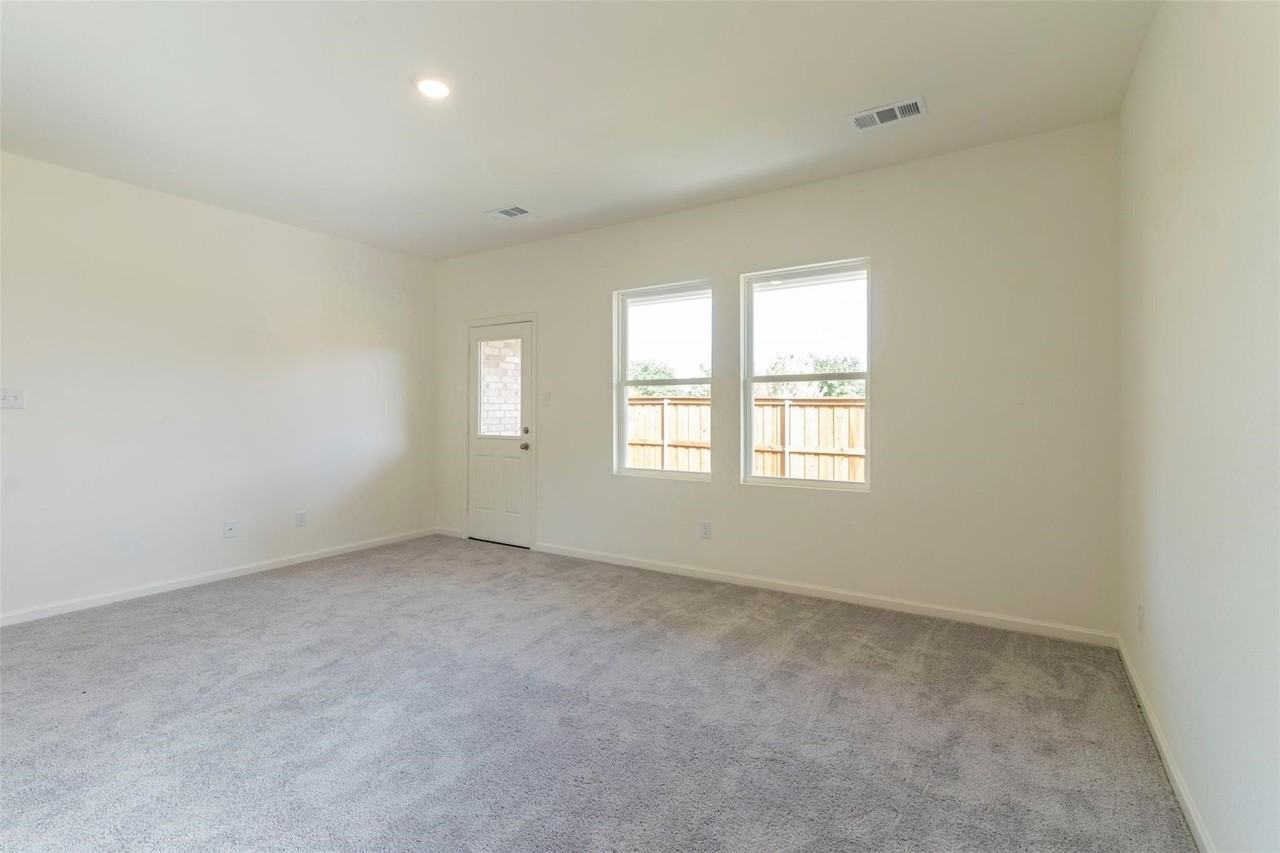 1862 Mccree St - Photo 2 of 33