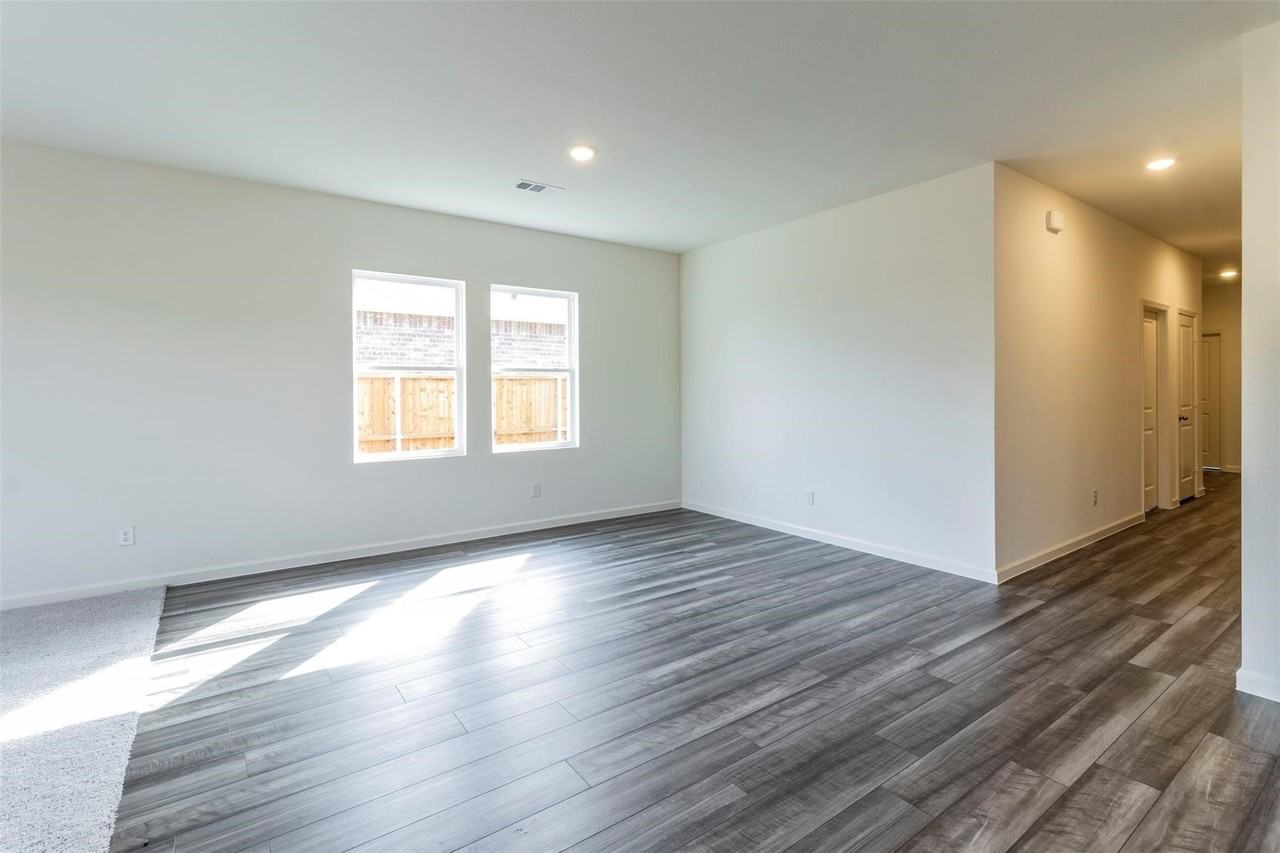 1862 Mccree St - Photo 7 of 33