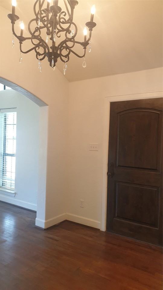 2700 Taft Blvd - Photo 3 of 40