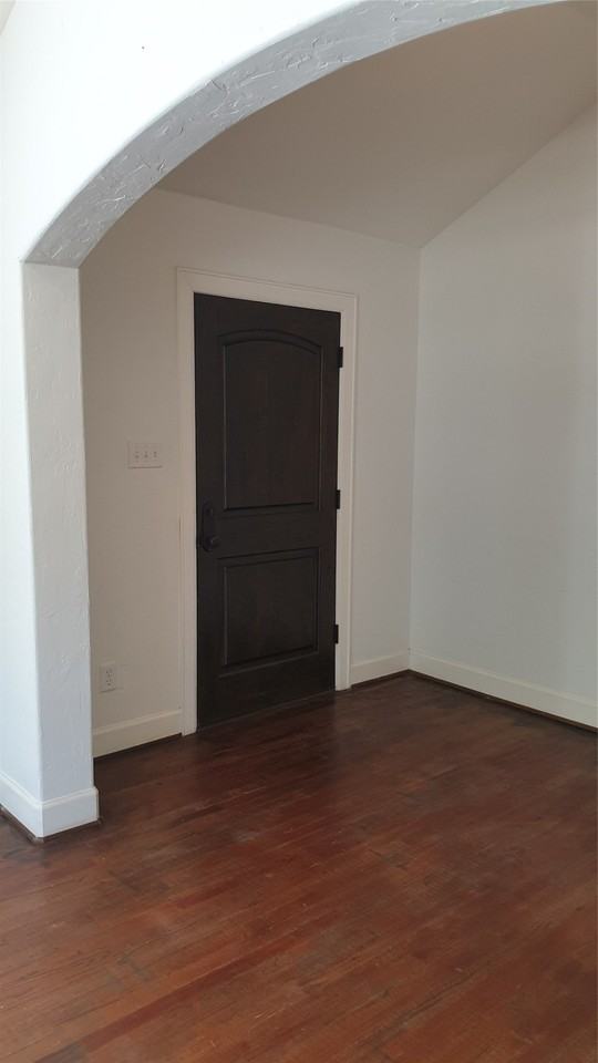 2700 Taft Blvd - Photo 4 of 40