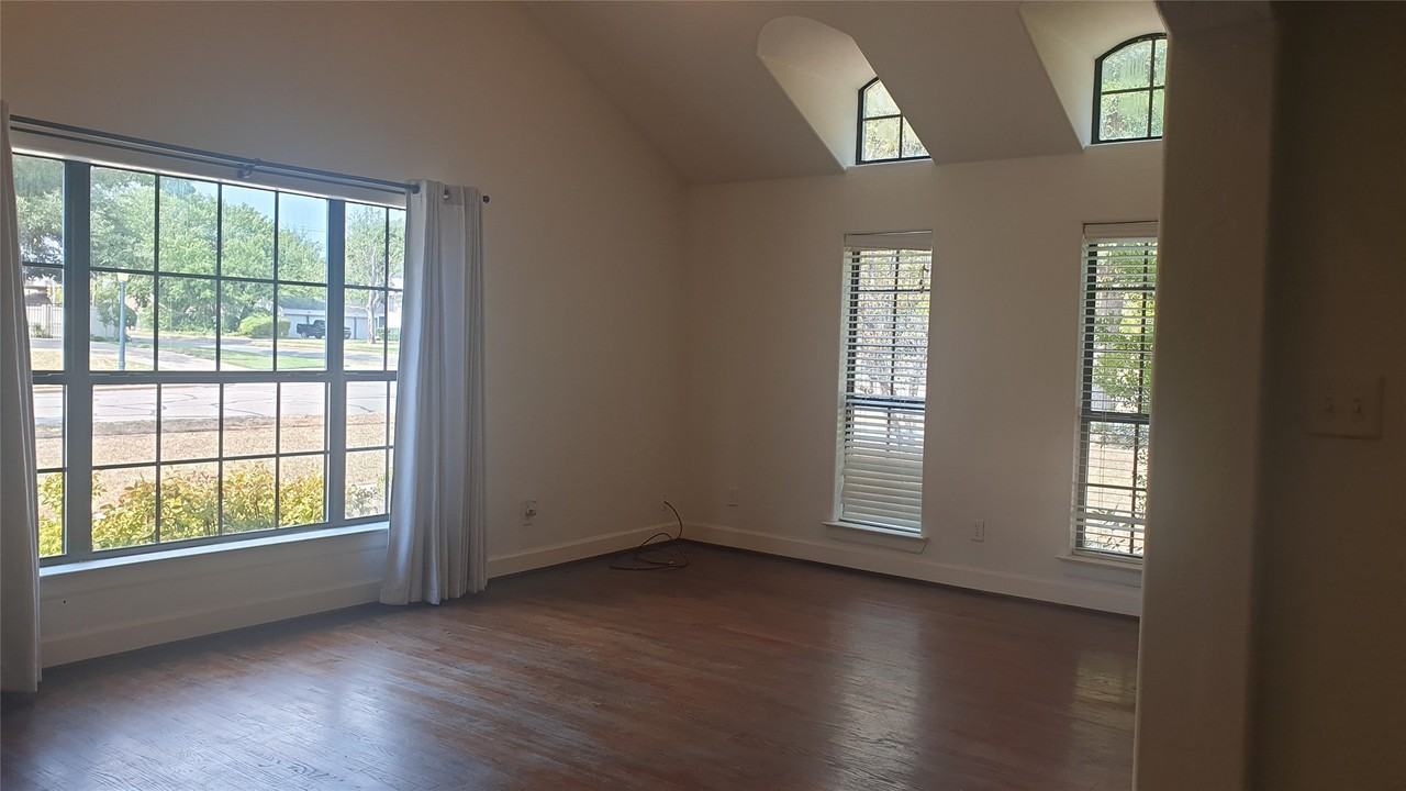 2700 Taft Blvd - Photo 7 of 40