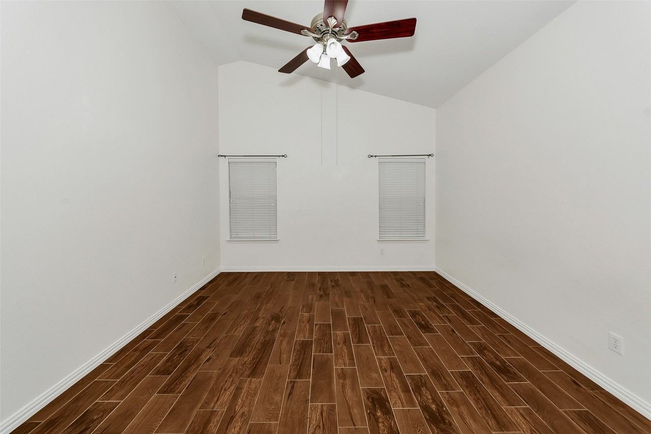 10117 Sourwood Dr - Photo 4 of 31