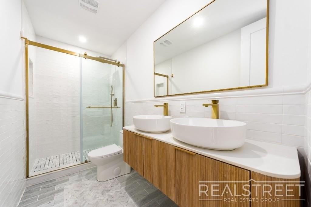 422 Humboldt St #1 - Photo 5 of 13