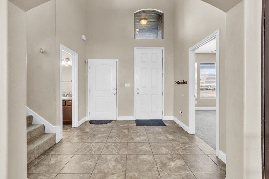 1744 Boise Dr - Photo 4 of 39