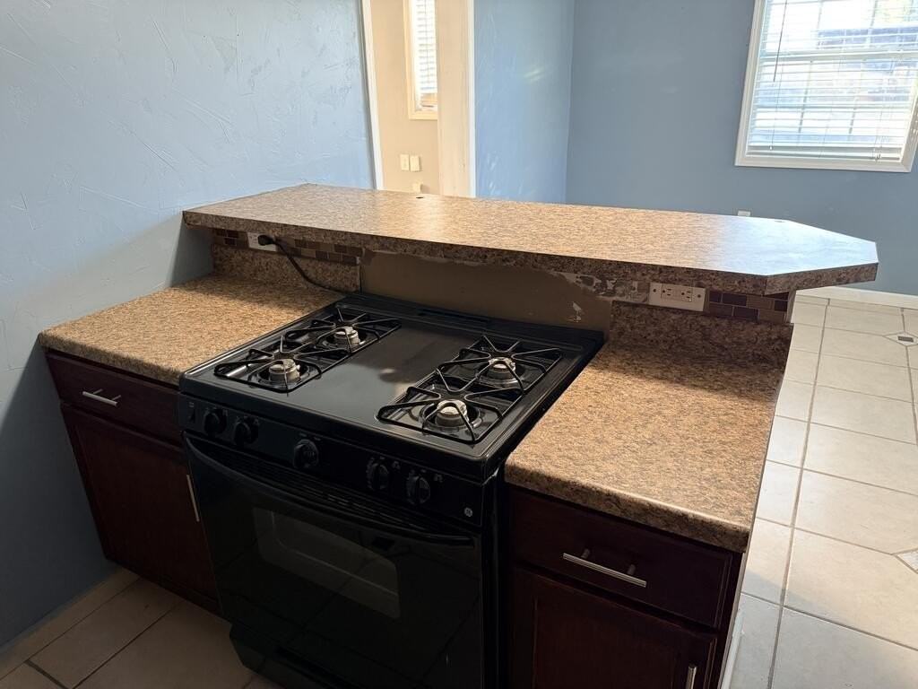 1120 W 5th St - Photo 4 of 20