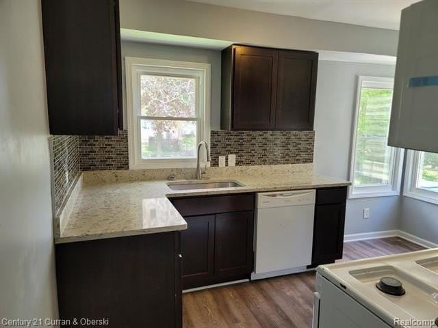 24708 Stanford St - Photo 2 of 5