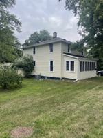 featured image of 34 Oak St #1