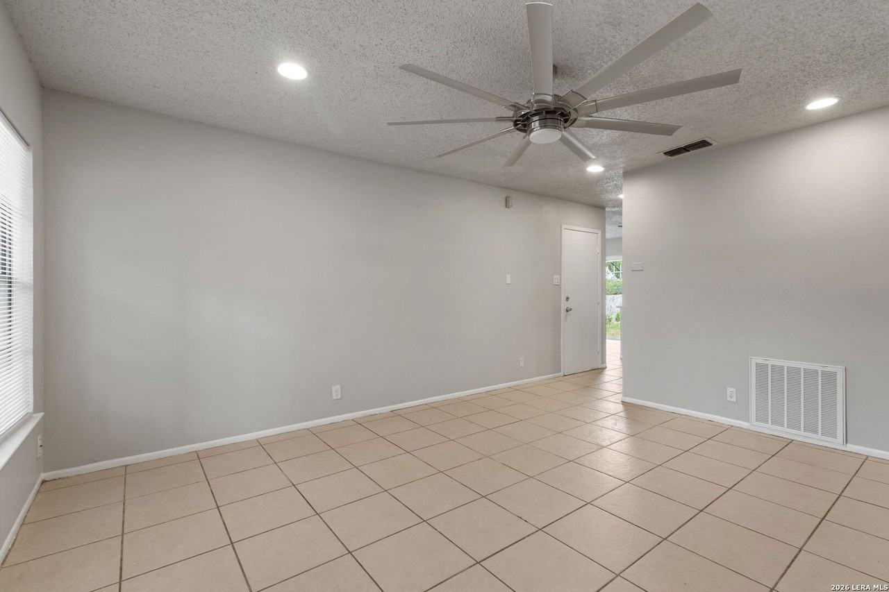 6618 Swiss Oaks - Photo 3 of 15