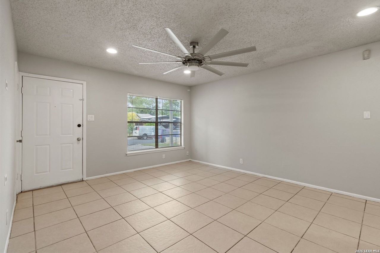 6618 Swiss Oaks - Photo 4 of 15