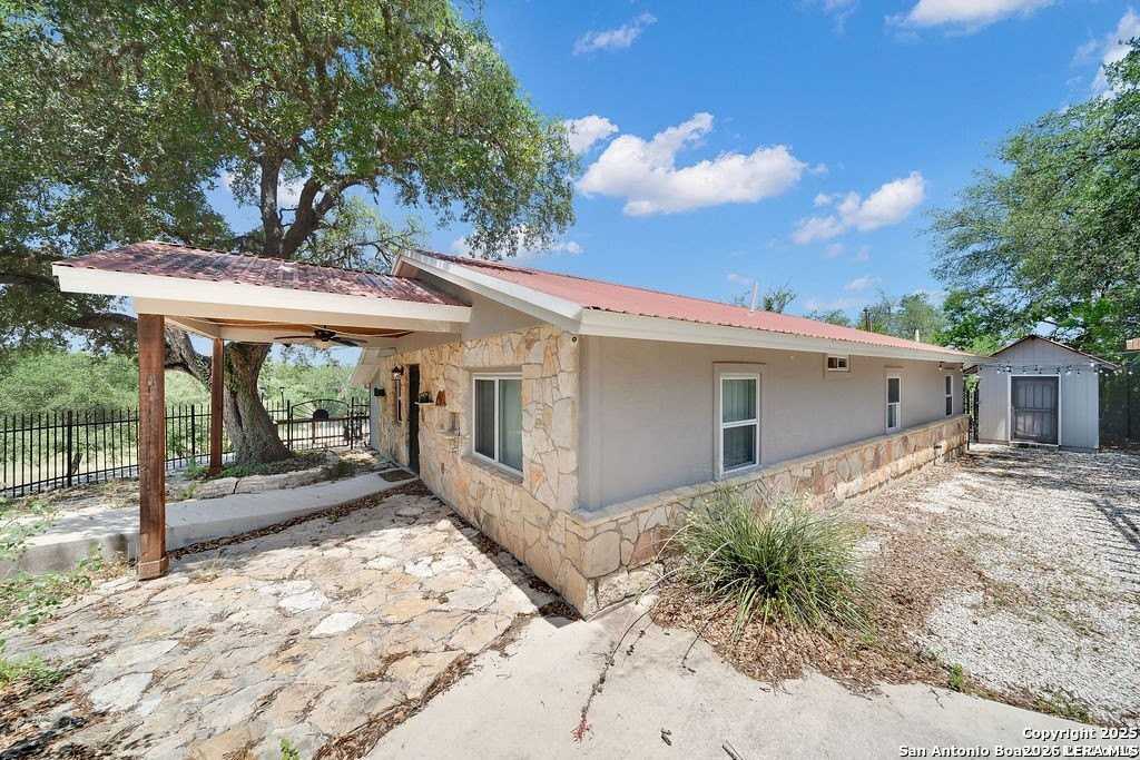690 Windrush - Photo 2 of 25