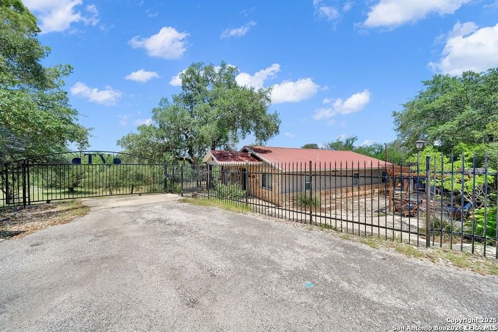 690 Windrush - Photo 3 of 25
