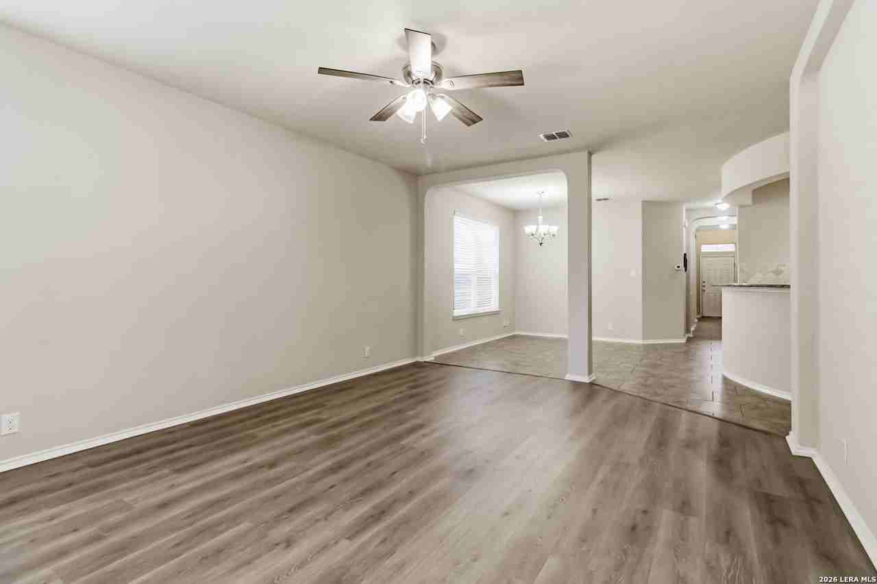 9006 Hubbard Hl - Photo 3 of 34