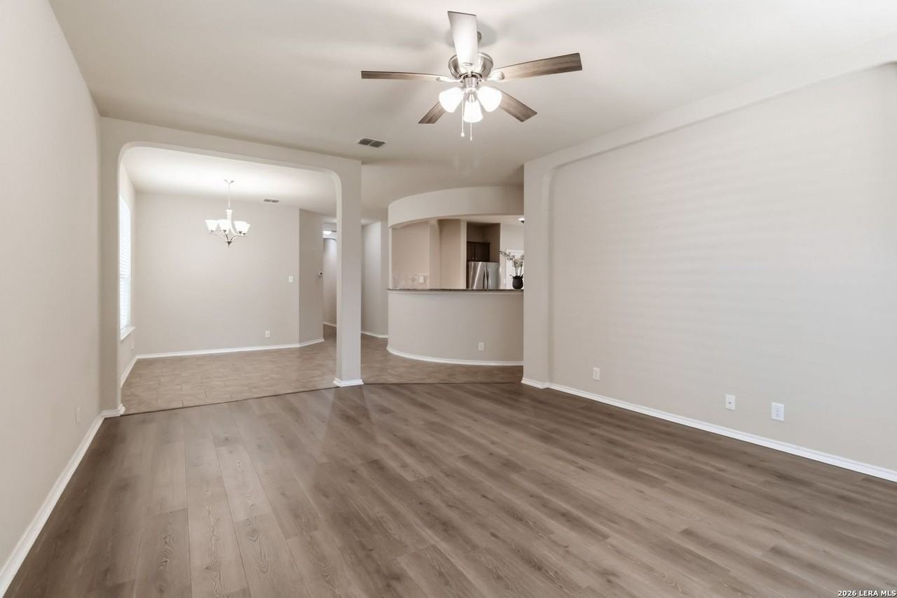 9006 Hubbard Hl - Photo 4 of 34