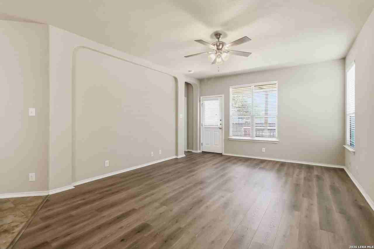 9006 Hubbard Hl - Photo 5 of 34