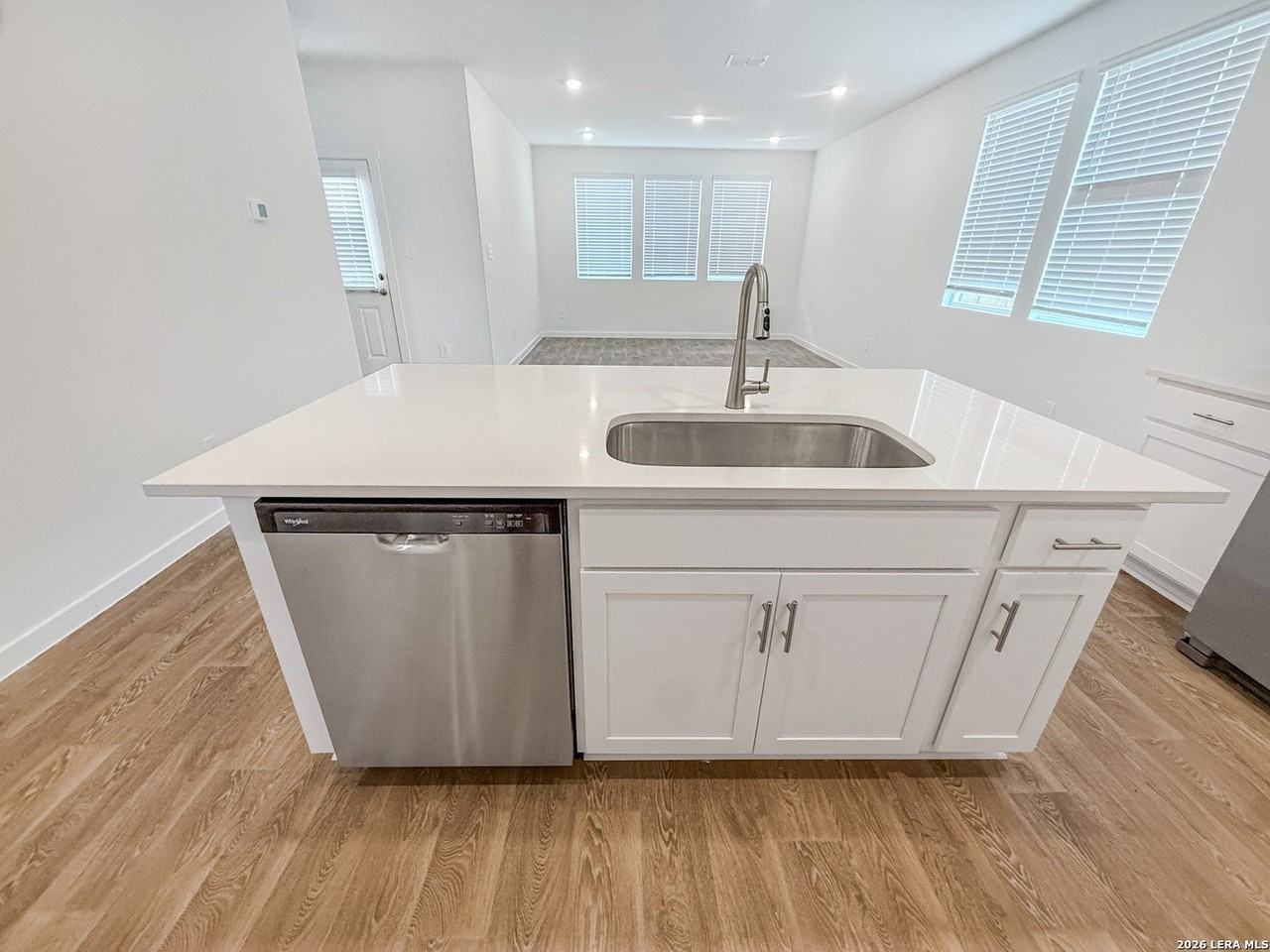 5506 Daylight Dr - Photo 3 of 32