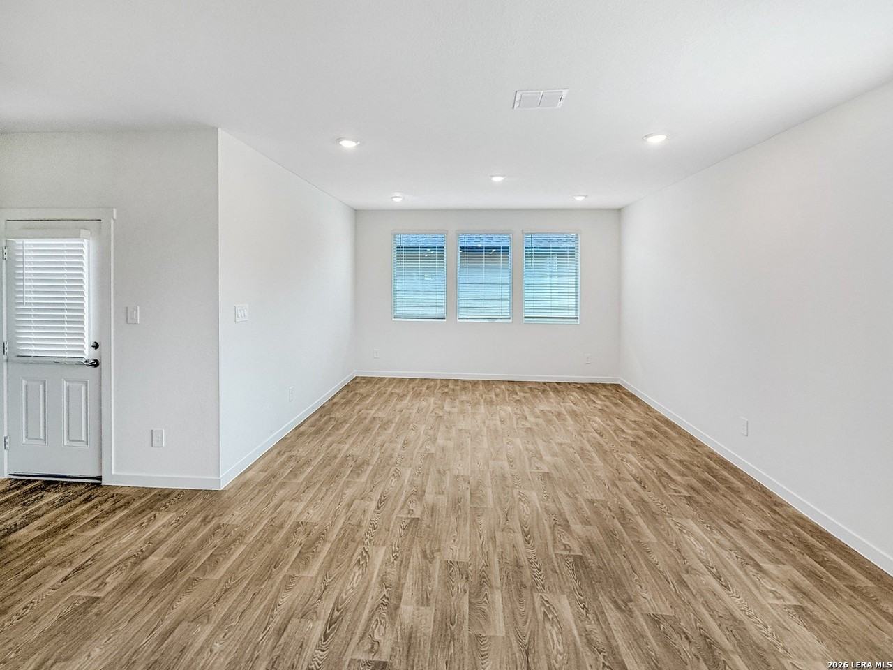 5506 Daylight Dr - Photo 4 of 32